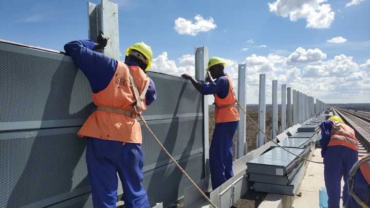 KenyaRailways_'s tweet photo. Phase 2 of the SGR construction from Nairobi to Naivasha is well on course. The overall level of completion currently stands at 88.25% which is well in line with the launch scheduled for June 2019. #2AisComing #NNSGR #MadarakaExpress https://t.co/fYb4q5mhse