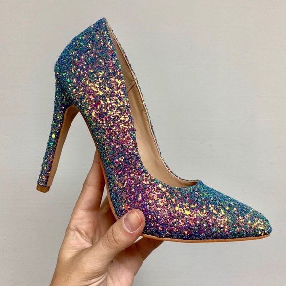 DistinctlyPosh's tweet photo. So good I had to share! Check out all the items I'm loving on @Poshmarkapp from @erinmcposhsome #poshmark #fashion #style #shopmycloset #glaze #pellemoda: https://t.co/NpLy5XCmca https://t.co/iW8b9MADso