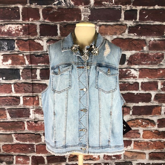 geeko_friendly's tweet image. So good I had to share! Check out all the items I&apos;m loving on @Poshmarkapp from @SofiaSm54941492 #poshmark #fashion #style #shopmycloset #avaviv #torrid #frenchconnection: bnc.lt/focc/0MAAjgyYHT