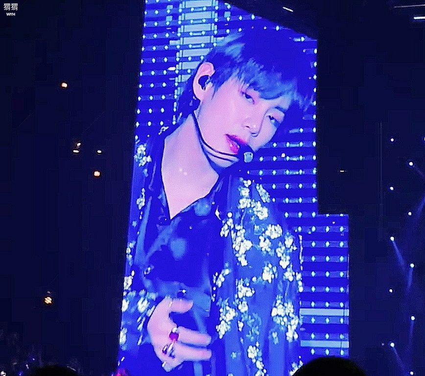 _guccivaguk's tweet photo. 💙  Singularity 💙
#태형 #Taehyung #V #BTS #btsv #김태형 #태태 #IPurpleYou #singularitytae https://t.co/1ZMRHjcdl2