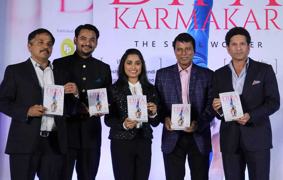 Sachin_rt_200's tweet photo. Sachin Tendulkar Launches Dipa Karmakar's Book " The Small Wonder " @sachin_rt
@DipaKarmakar
#TheSmallWonder https://t.co/IlcYhhwKWc