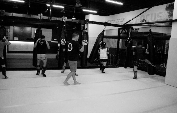 TatsujinDojoInd's tweet photo. “Change your future by changing your attitude” - Martijn De Jong
.
.
.
#champion #attitude #becomeyourownchampion #heavybagtraining #hittogetfit #training #mmacamp #mma #martialarts #kickboxing #jakarta #jakartagym #netherlands #muaythai #karate #silat https://t.co/HtWtmNVQm7