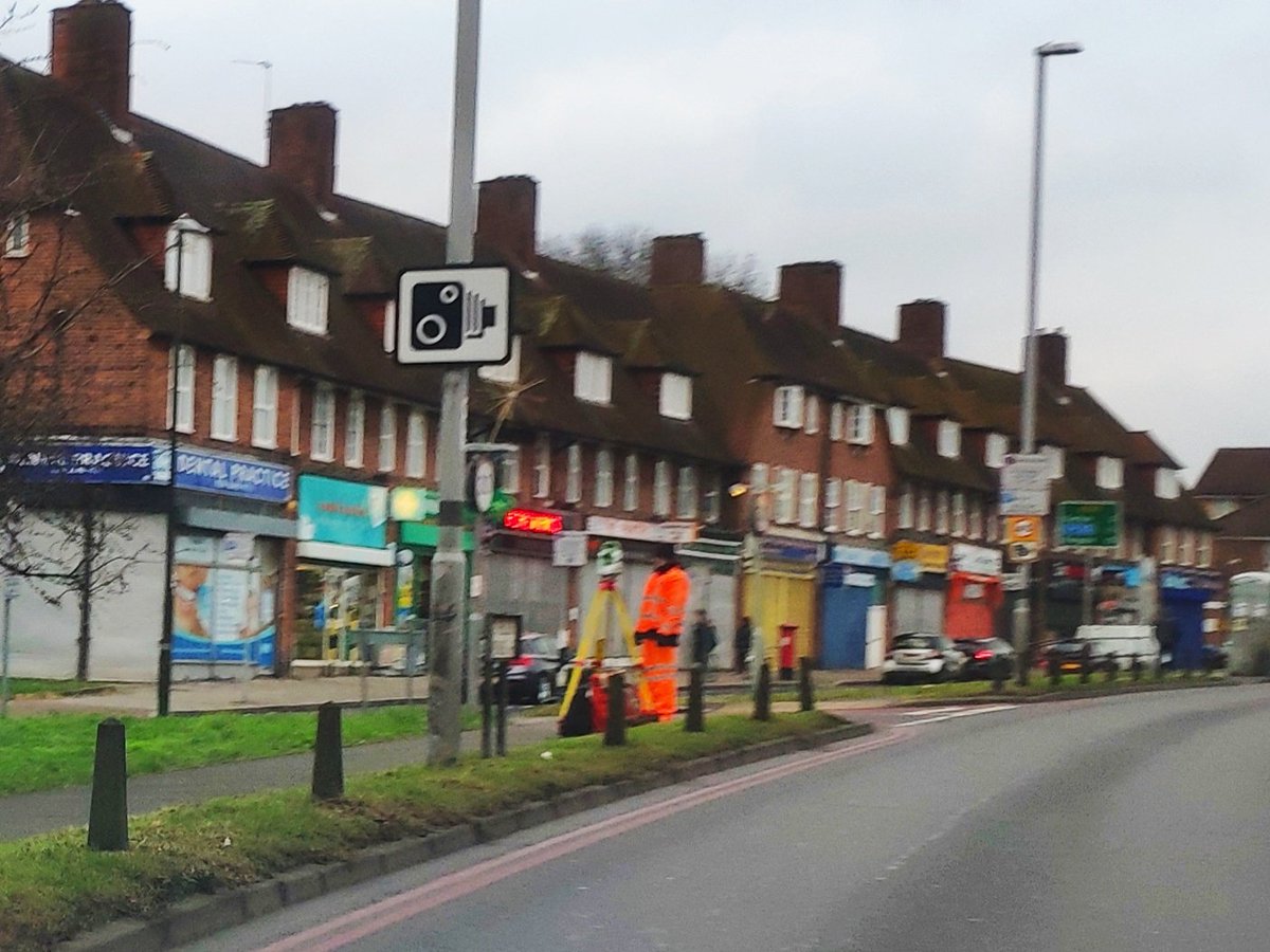 TfL back out taking measurements for the Sutton Link @TramsLondon or RBT Rapid  Bus Transit to South Wimbledon or Colliers Wood.
