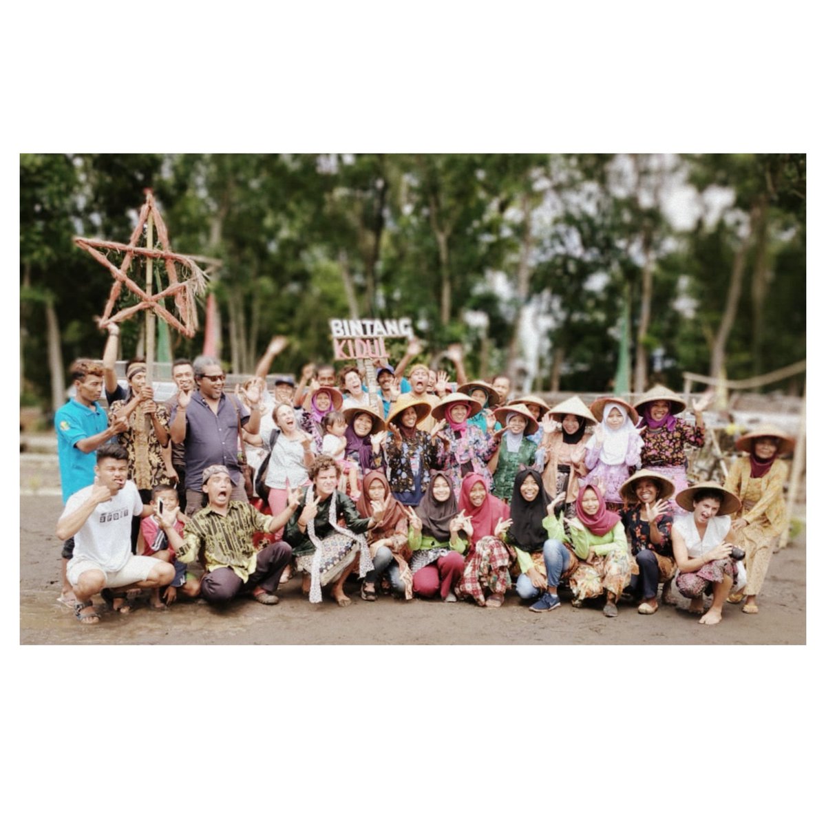 Disini, kami berbagi.
Disini,kami menemukan kebahagiaan.

#ybk #bintangkidul #bintangpaseban #solibad #pasarinis