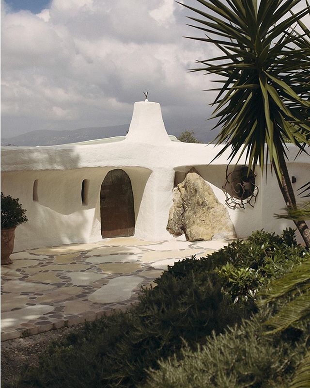 Venroy_AUS's tweet photo. Yabba dabba doo.
⠀⠀⠀⠀⠀⠀⠀⠀⠀
Jacques Couëlle House in South of France. 
Photography by Christophe Coënon https://t.co/T0rZUC8EkA https://t.co/Q0uCZFFOjy