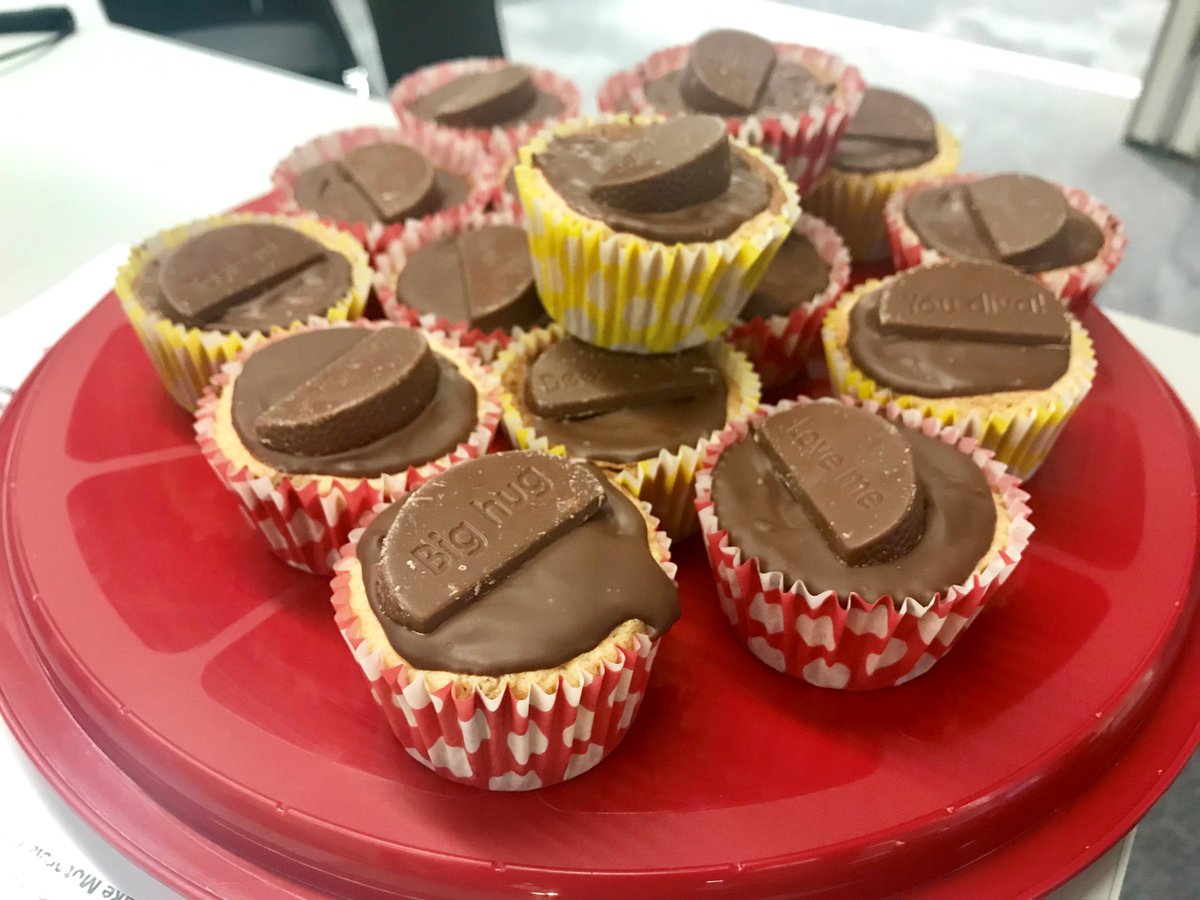 Wcdr Reinholds treating white watch to some home made cakes #cookingsafety #staysafe #teamcakes #TerrysChocolateOrange