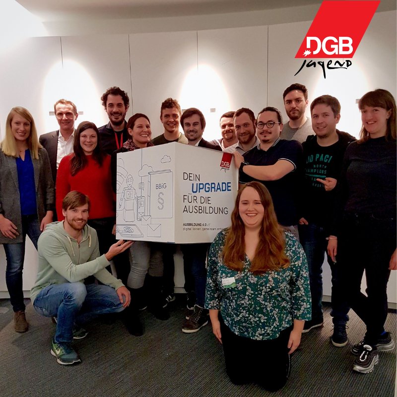 Wie gelingt es, gemeinsam die Anliegen junger Menschen in den Fokus zu rücken? Ein erstes Treffen mit Vertreter_innen der Parteijugenden fand Montagabend statt. Gemeinsam stehen wir für eine echte Reform des #BBiG. 
 #Jusos #JungeCDA #GrüneJugend #LinksjugendSolid #JuLis