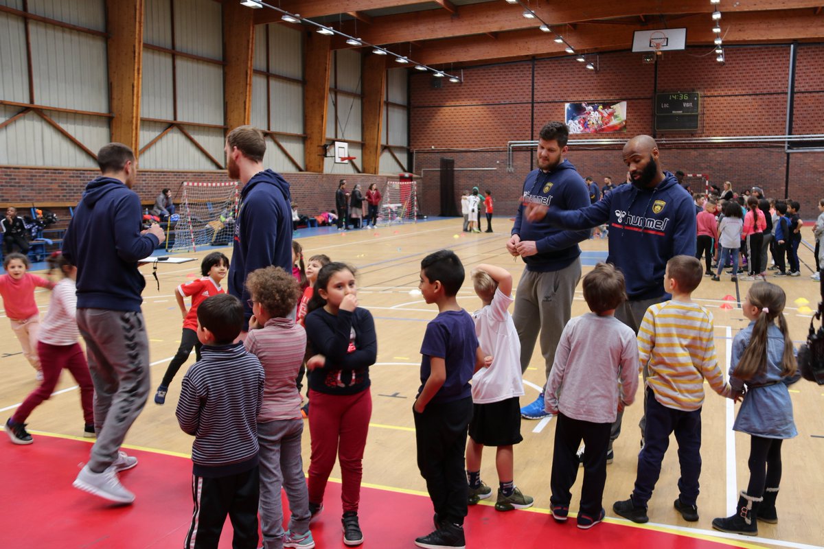 USDKDunkerque's tweet photo. Si tu as entre 6 et 12 ans, on te donne rdv cet après-midi à partir de 14h salle Frédéric Petit à Gravelines pour la 3ème étape #MacadamHand de la saison avec les pros!😃 #LEspritduHand #LEspritduPartage #LEspritdeDunkerque https://t.co/PFGG4Rquim