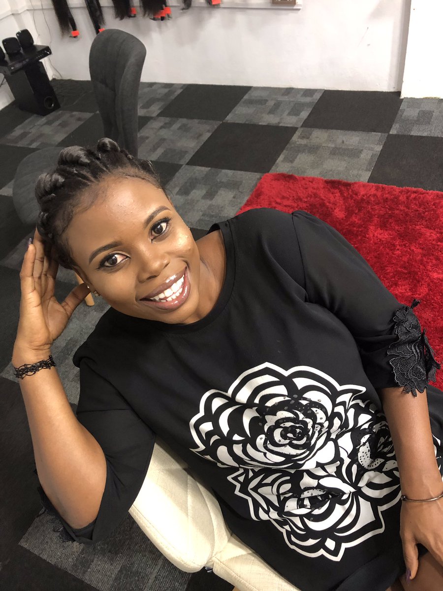 __BSA__'s tweet image. Sitting pretty 💕💕 #colgatesmile #glowszn🌻💫
📍 @pukkahairluxe