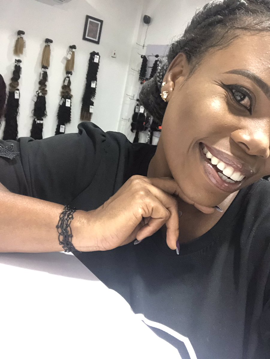 __BSA__'s tweet image. Sitting pretty 💕💕 #colgatesmile #glowszn🌻💫
📍 @pukkahairluxe