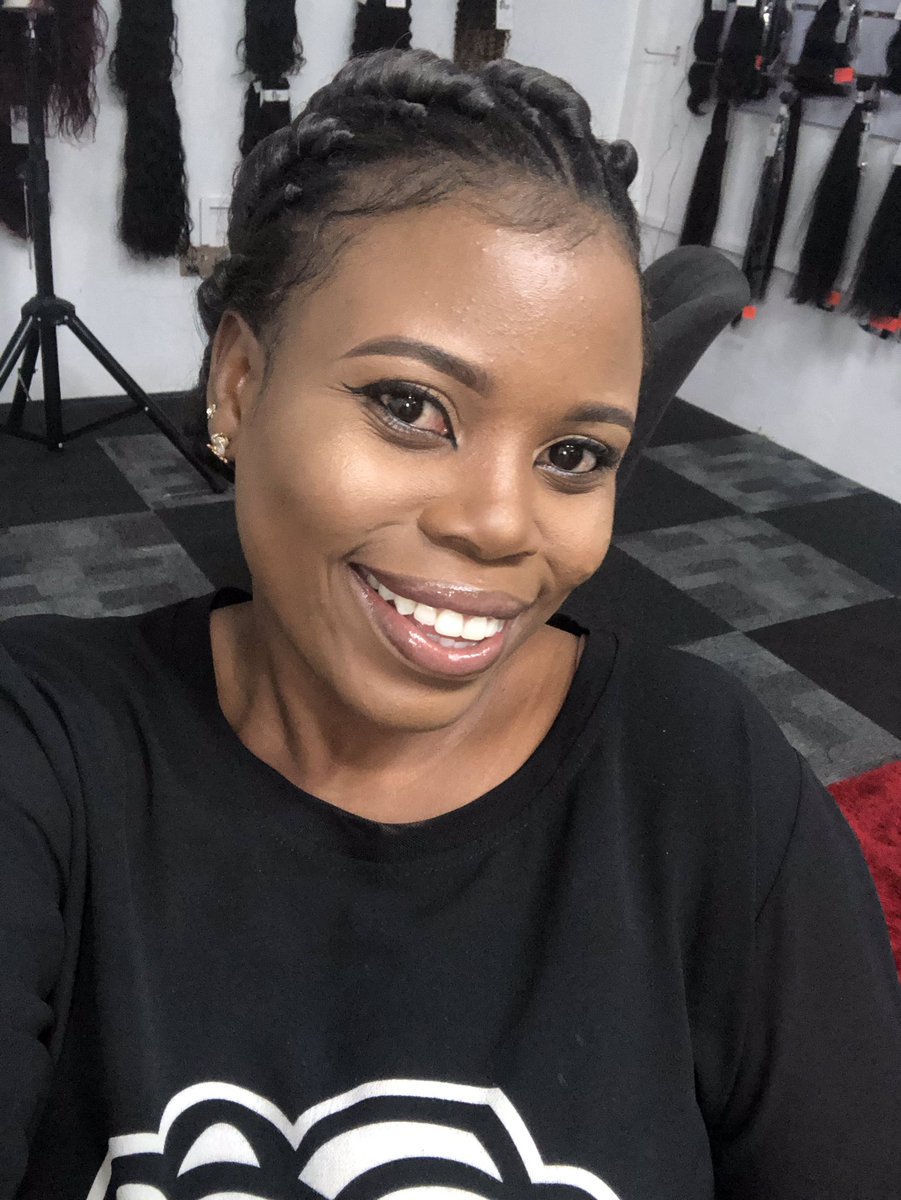 __BSA__'s tweet image. Sitting pretty 💕💕 #colgatesmile #glowszn🌻💫
📍 @pukkahairluxe