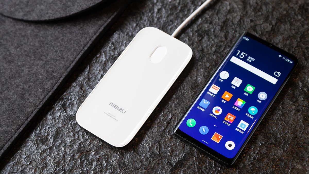 PhoneArena's tweet photo. Here are a few more real-life shots of the Meizu Zero -> https://t.co/1KkHeDHqKo
#holeless #buttonless https://t.co/Uz08NDaImE