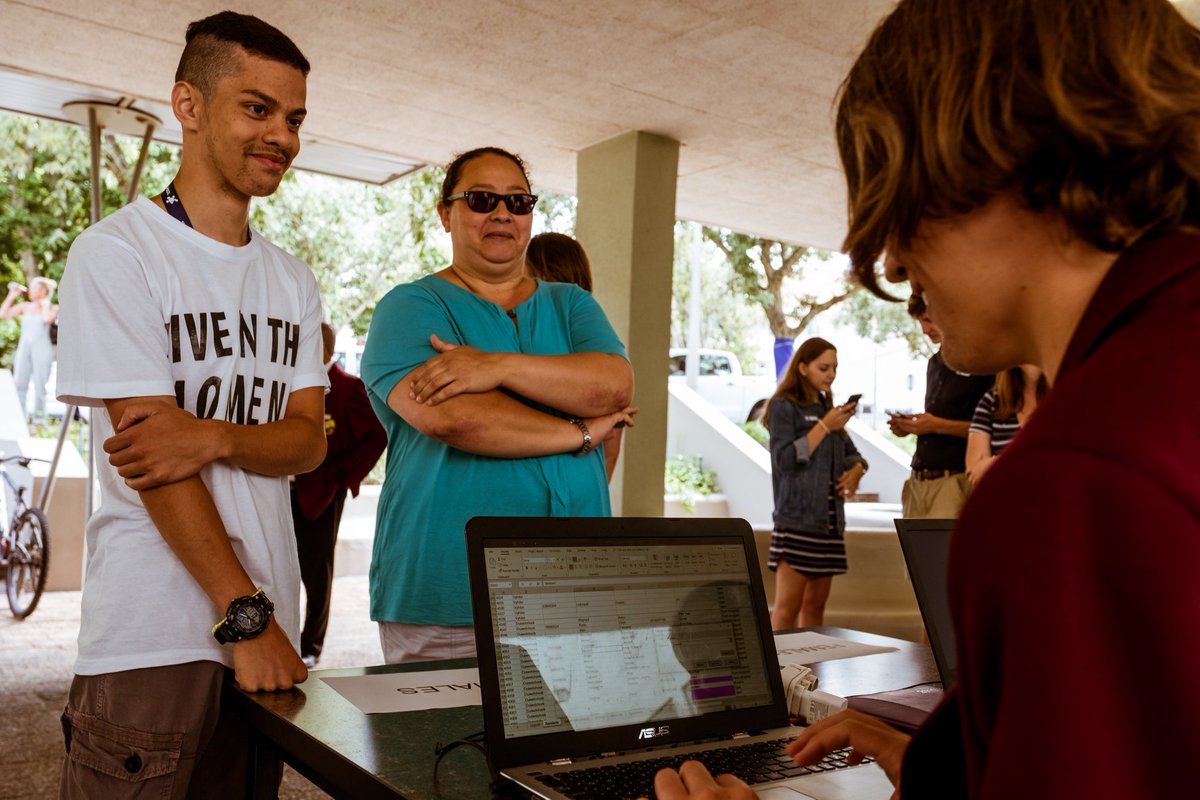 #HelloMaties Over 2000 newcomer students have arrived at SU residences this week. More than 5000 newcomer students, accompanied by their parents, will descend on Stellenbosch this week to start their academic journey with the university. For more bit.ly/2S65In2