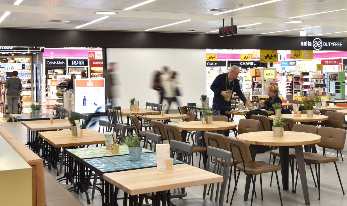 PragueAirport's tweet photo. Letiště Praha rozšiřuje komerční prostory, na Terminálu 2 otevírá novou zónu s obchody a restaurací. Můžete se těšit například na @Rituals, @HamleysToys, #MarcheMövenpick nebo #LagardereTravelRetail. Více v tiskové zprávě: https://t.co/GQYPYS3xFY https://t.co/GOIiTgoEiz