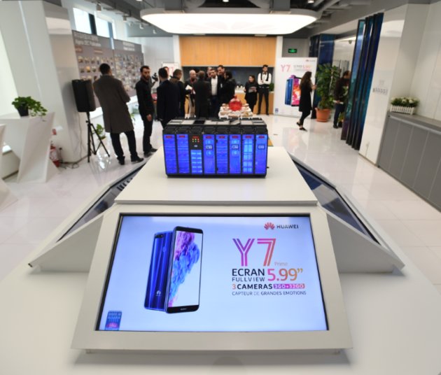 technobip's tweet photo. Huawei Algérie a officiellement lancé son smartphone Y7 Prime assemblé dans son usine de Oued Smar. Le premier smartphone de la marque à être assemblé en Algérie sera disponible au prix de 31.990da avec une garantie de 12 mois.
#Huawei #Y7Prime #Android #Algérie https://t.co/JrvB5DpWfT