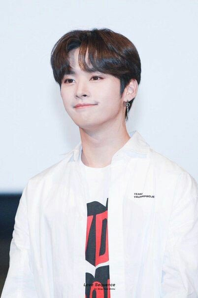 lkvishenka's tweet photo. LeeKnow, you are awesome person. You inspire me. I wish soon you feel better.
All Stay's and Stray Kids love you ❤.
#WeLoveLeeKnow
#StayWithLeeKnow https://t.co/Z6rL09D4jK