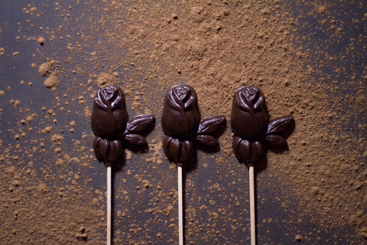 [Saint Valentin] Plus que quelques jours avant la fêtes des #amoureux ❤️🌹 Cette année, offrez lui une #rose ...en #chocolat #bio &amp; #équitable de La Table de Cana Paris Gennevilliers ! Elles sont magnifiques et surtout délicieuses 😍 RDV en boutique ! #cacao #saintvalentin