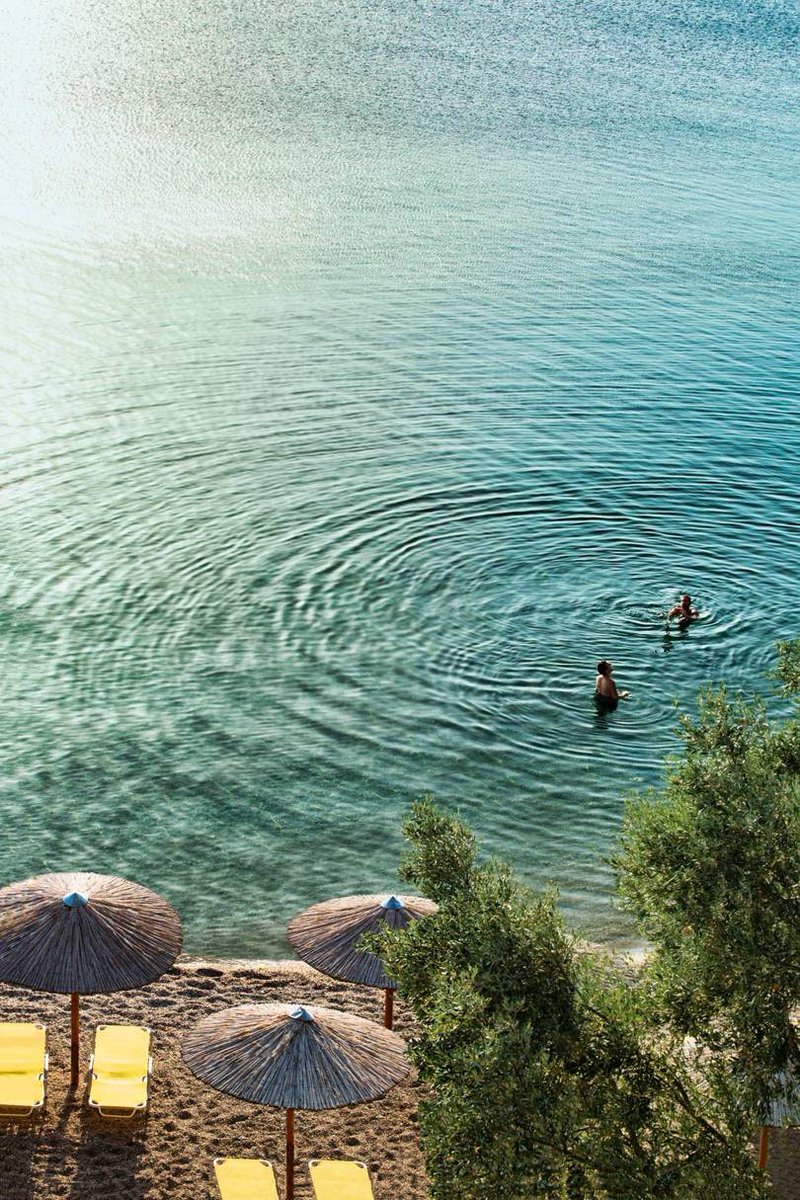 These beautiful photos will make you want to visit Greece. cntraveller.com/gallery/pictur…