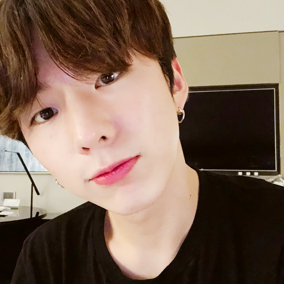 OfficialMONSTAX's tweet photo. [#기현] 몬베베들 뭐하시나?
일해요? 운동해요? 밥먹어요? 공부해요? 쉬고있어요? https://t.co/aC5qS9ZeKL