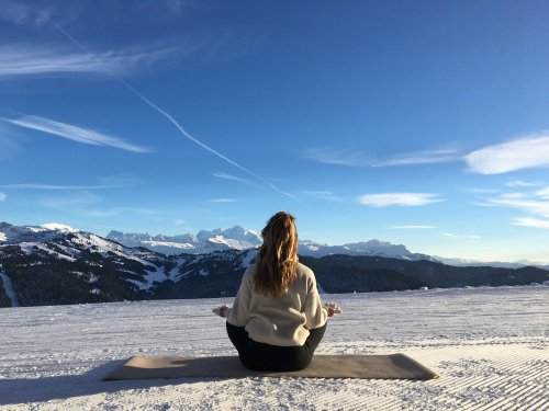 planetski's tweet photo. Katie Bamber starts her 4-day #skisafari round the #PortesduSoleil.  She begins with a spot of #yoga. And #cake. Read more here: https://t.co/YwZlQeTuwq
#skiadventures #skiinginfrance https://t.co/rCDASTRt52