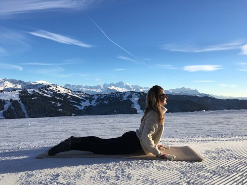 planetski's tweet photo. Katie Bamber starts her 4-day #skisafari round the #PortesduSoleil.  She begins with a spot of #yoga. And #cake. Read more here: https://t.co/YwZlQeTuwq
#skiadventures #skiinginfrance https://t.co/rCDASTRt52