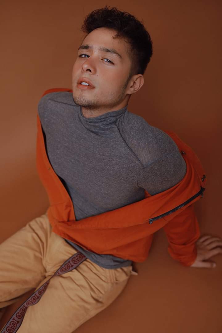 ajae_enrqz's tweet photo. My favorite  photos idol excited  na ako magkaroon nang copy 2nd Issue PHMag tas lahat to makikita mo OMg!!  Ga gwafoo mo dito @mart_drosario  lalo na sa personal. 
&amp; Watch Born Beautiful Cinemas nationwide!
#BornToBeReal
#BornBeautiful https://t.co/PLSA3BEOVl