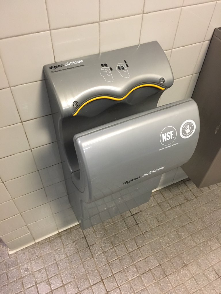 punaboutLarge's tweet image. Wtf these new urinals SUCK