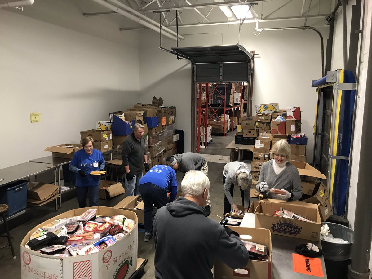 Kevin P Hogan On Twitter Wfsb 3cares Volunteers Busy At Gemma