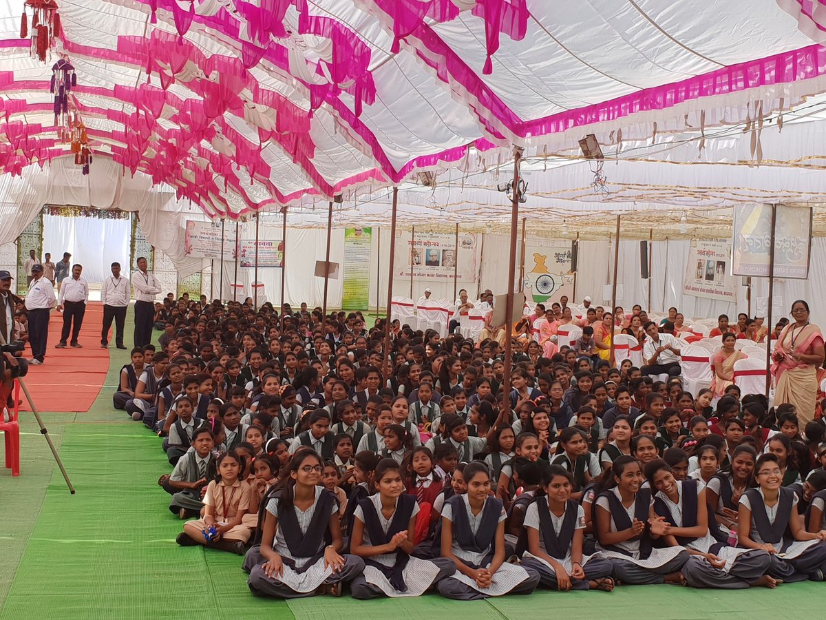 A day with students at Karajgaon, Amravati #foldscope a tool that triggers #scientifictemper @himdaughter @TeamFoldscope @