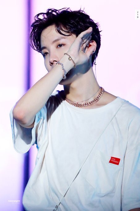 mo_leak's tweet photo. Hope Worlds 💞 #hope #BTS_twt #BTS_twt #방탄소년단 #BTSLoveYourselfTour #bighit #jhope @BTS_twt https://t.co/N9KPYzrAj7