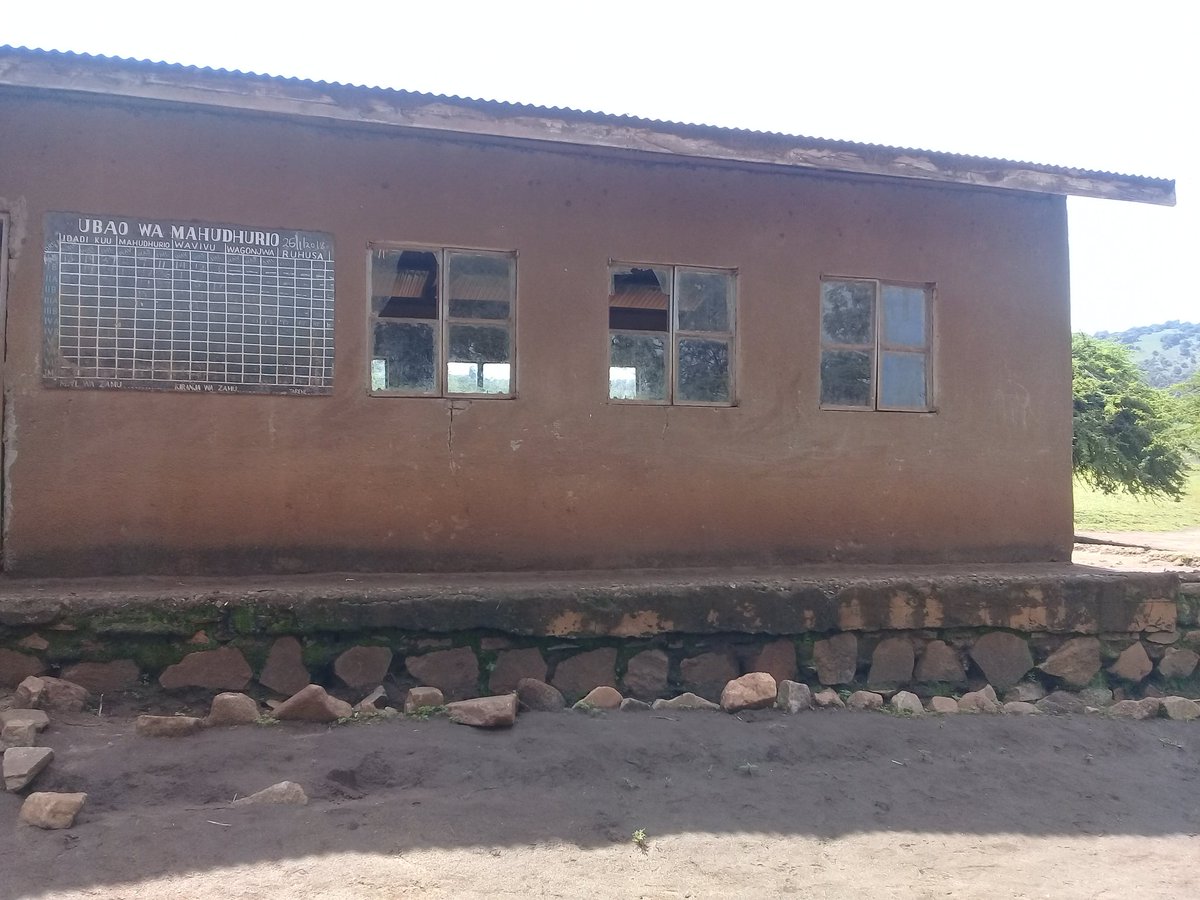 We thanks the #andrewgoodall foundation for this beautiful renovation work at #sakala primary school. The different can be seen, we urge the government to compliment these efforts
@WilliamOlenasha @rsiumbu @kwanza_tv 
@PalisepTz 
@OxfamTz 
#chukuahatua 
#ChangeTanzania