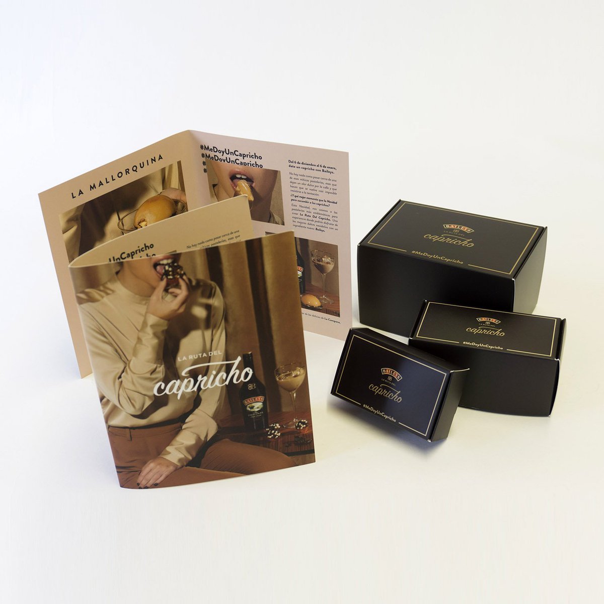 JJproProduccion's tweet image. ¿Nos damos un capricho? Así de bonitas quedaron las cajas que realizamos para PS21 en su acción con Baileys. Además de hacer el packaging, realizamos las cartas y vinilos para ocho pastelerías de toda España. Más trabajos nuestros: jjjpro.es #jjpro #packaging