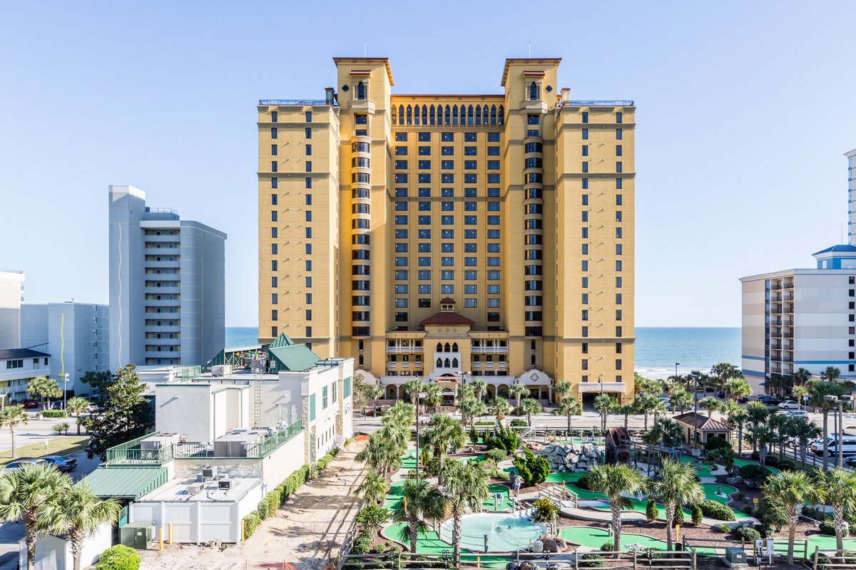 If you have been waiting to book your Myrtle Beach vacation, today is the day! Get 40% OFF your stay at Anderson Ocean Club from now until April! This amazing deal is only available for 24 hours. Book now: bit.ly/2U5pHj4