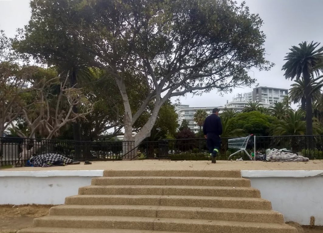 sciudadanavina's tweet photo. El municipio de @vinadelmar sigue con los Operativos de Fiscalización, retirando de la vía pública a quienes ocupan de manera ilegal los espacios de la ciudad. 
#SEGURIDADVIÑA #VIVEVIÑA #SEGURIDADPUBLICA  #VirginiaReginato  @Seg_PublicaVina @seguridadvina https://t.co/qMNVZAkaJh