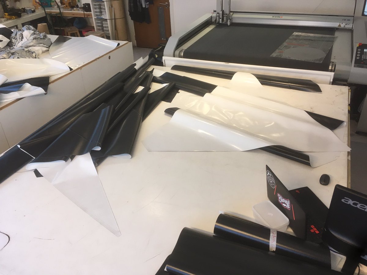 SupaHulkLtd's tweet image. GEODESIC is such a long, fancy, clever, sounding word! It’s probably Latin or mathematical? But really it’s just a bunch of wonky triangles stuck together... #mathsmadesimple #geodome #geodesic #temporarystructures #tents @igloovision