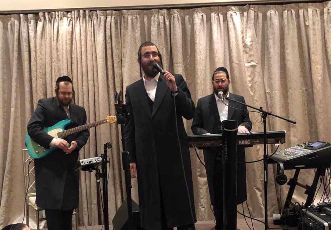 Lifting it away at A beautiful wedding last night in Montreal is the great <a href="/mottyrosenfeld/">motty rosenfeld</a> as lead with the spectacular <a href="/ShimmyLevy/">Shimmy Levy</a> on keys