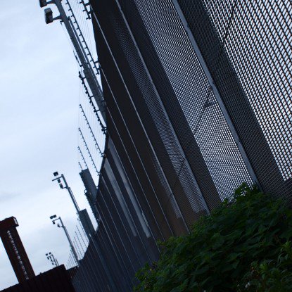 zaunlimited's tweet image. @zaunlimited Wondering how you can improve your prison and high-security fencing? Check out our blog post on how welded mesh fencing is the solution ow.ly/S5xd30np7Hw #Zaunblog #prisonfencing #prisonmesh #highsecurityfencing #perimetersecurity #perimeterfencing #weldedmesh