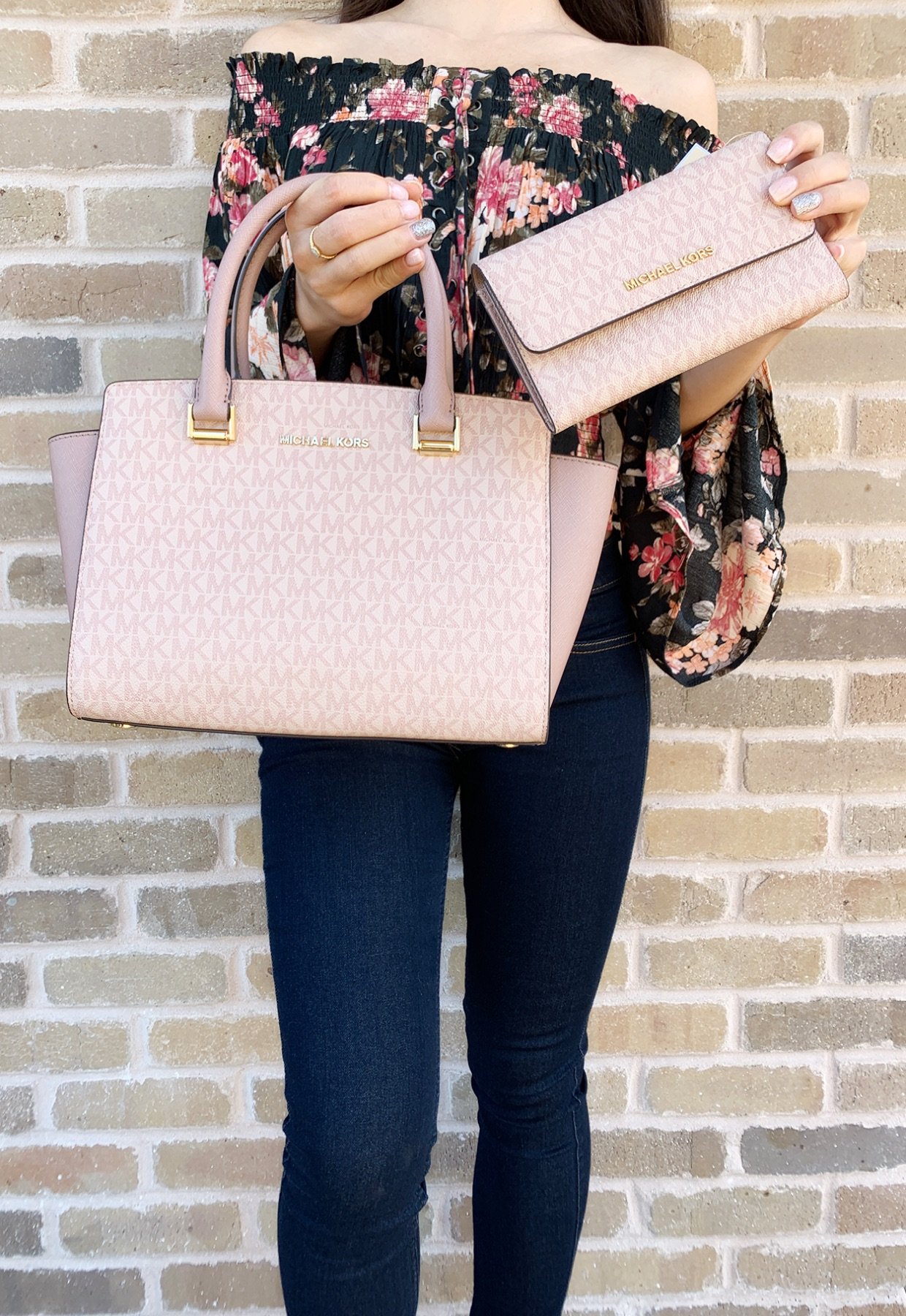 luister Becks galop Gaby's Bags on Twitter: "Michael Kors Selma Medium Satchel Crossbody Fawn  Signature Ballet Pink Wallet SET #poshfind #posh $255.99 ➤  https://t.co/fS6xltdFWy https://t.co/yhyZHSfbmy" / Twitter