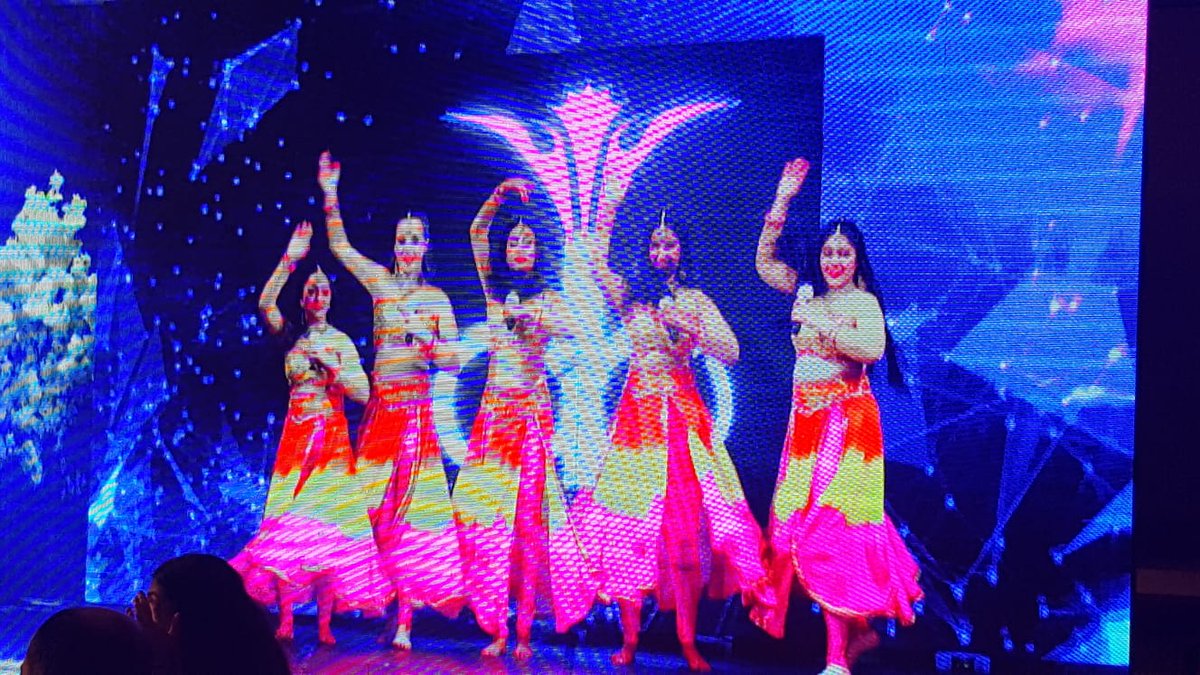 DesiBravehearts's tweet photo. Smashing it again at Scotland Pakistan Fashion Week 
Tribute to @dreamgirlhema dream girl with golden wings 
Choreographed by Pratap Shetty https://t.co/JqjpgYz1C5