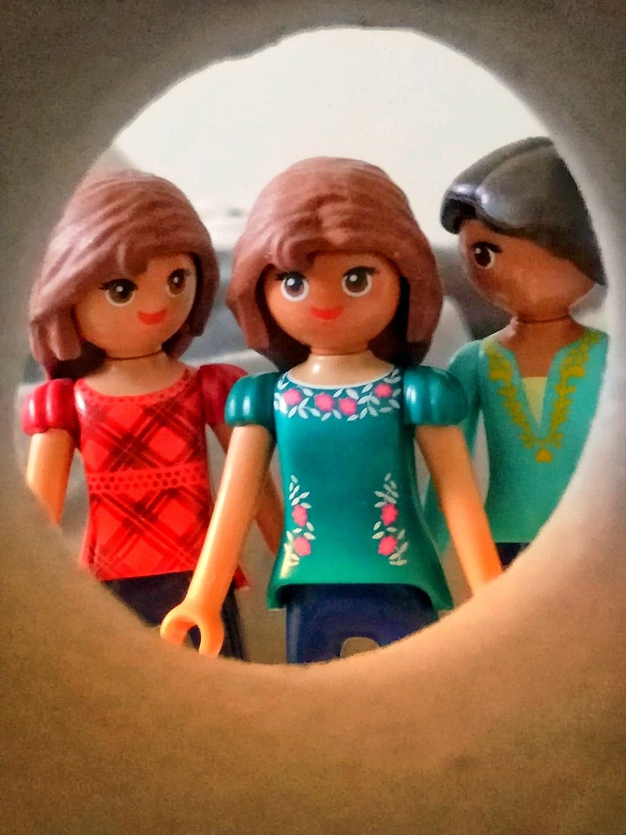 Me han quitado el móvil estas tres y mirad... #zapeando1290 #moonselfie #Playmobil