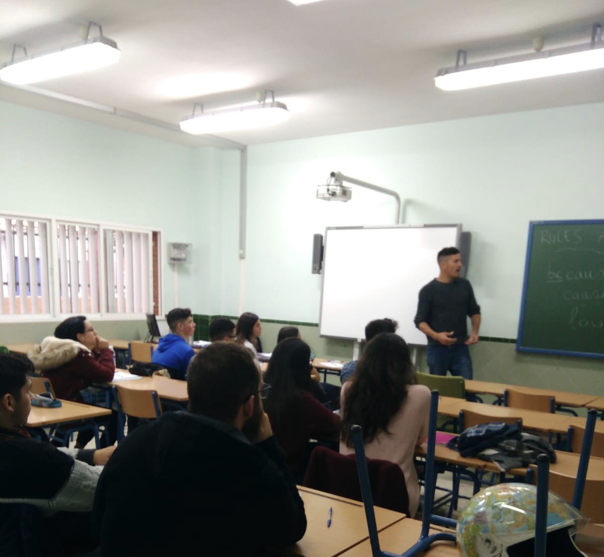Una imagen de nuestras clases de preparación para la prueba oral del examen de Trinity College.