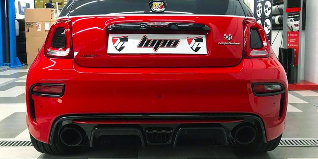 LupoCarWrapping's tweet photo. ¡Bonito trasero! 🍑

#lupocarwrapping #abarth #carbono #lupocarperformance #madrid #FelizMiercoles https://t.co/bENHzaxaV1