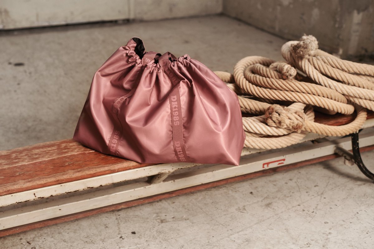 There is a bag for every occasion! Shop the DK1985 by Doutzen tote bag now! &gt; bit.ly/2R5sPyy #DK1985 #DoutenStories #HKMX #sporty #motivation #outfit