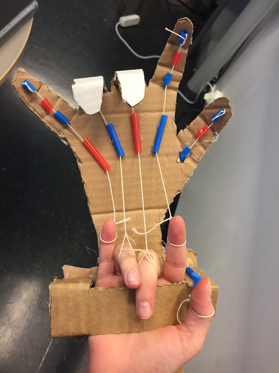 #åk5 #vaxmoraskolan kopplar NO människokroppen med teknik #robothand