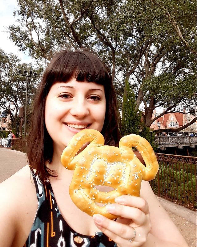 travelgiulia's tweet photo. 🥨 Mickey Pretzel 🥨
#disneyworld #disney #mickeymouse #orlando #florida #usa #america #statiuniti #parco #tema #parchi #parchiatema #sogno #wow #castello #bambini #viaggiaconme #cibo #pretzel #dream #viaggio #viaggi #vacanza #topolino #waltdisney #wal… https://t.co/AavNez9efR https://t.co/nPzw3PXC7b