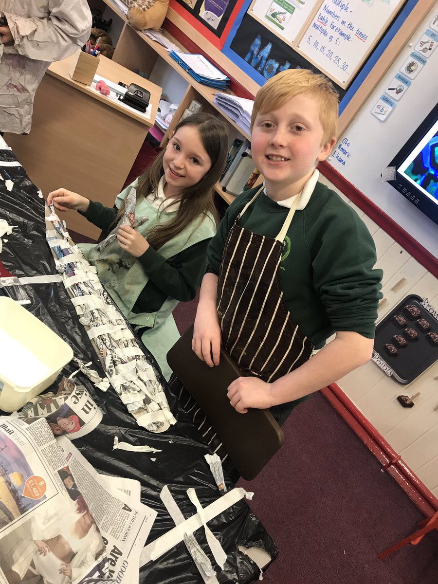 agjsschool's tweet photo. Aspen have been getting ‘stuck’ into their art work this morning!! #agjsart #artday https://t.co/PibeMz9BBG