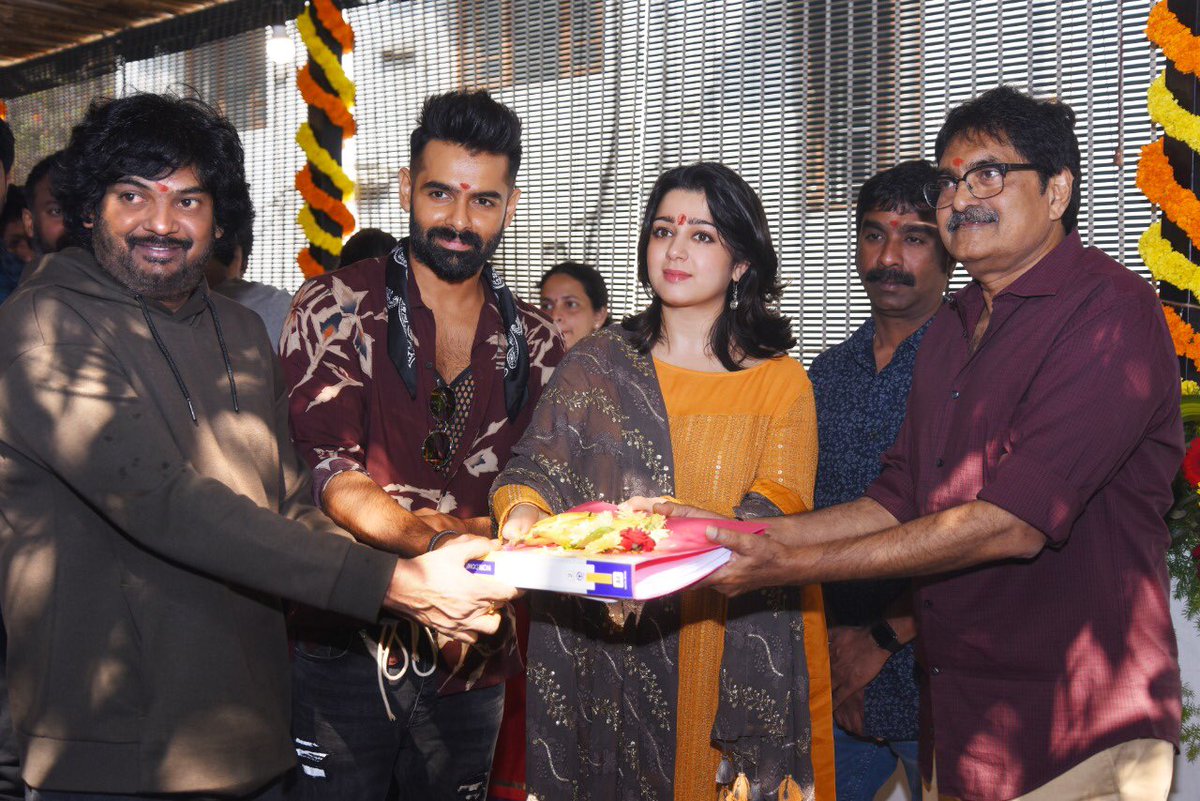 Charmmeofficial's tweet photo. To new beginnings #ismartshankar muhurutam.. 😍😍😍 @purijagan @ramsayz @PuriConnects #PCfilm https://t.co/zHkbinzjsV