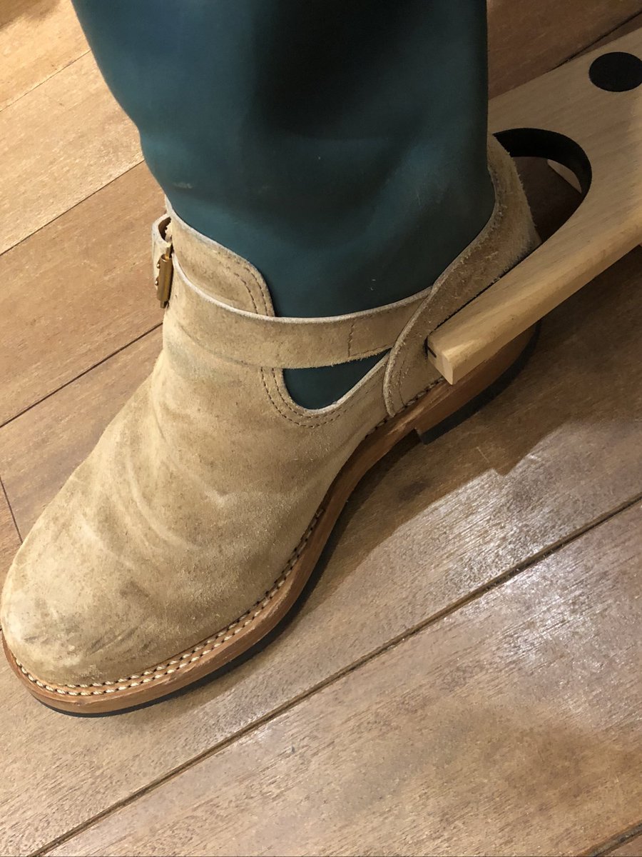 underfieldcom's tweet image. 脱ぎにくいブーツgood bye ブーツジャックがあればサクッと脱げます、一応売り物 #bootjack #ブーツジャック #madeingmjapan