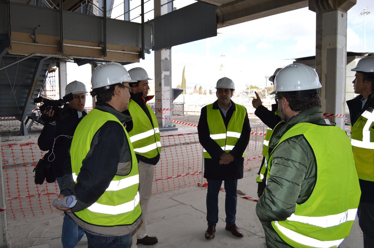 Hoy he visitado las obras del nuevo centro comercial que abrirá en #Alcorcón: Alcora Plaza, una atractiva oferta comercial en 20.000 metros (antigua nave de IKEA) y que creará 400 puestos de trabajo para mis vecinos. <a href="/EmpleoAlcorcon/">EmpleoAlcorcon</a> <a href="/AytoAlcorcon/">Ayuntamiento de Alcorcón</a> <a href="/_CEIM_/">𝗖𝗘𝗜𝗠</a> Alcorcón está de moda.