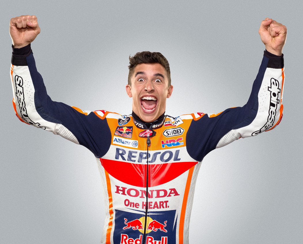 LapsForLife93's tweet image. Se acaba de presentar el nuevo equipo de #HRC #25RepsolHonda para la temporada de #MotoGP 2019. ¡Mucho gas, @marcmarquez93! #MM93